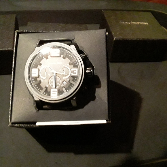 Watch - Picture 1 of 1
